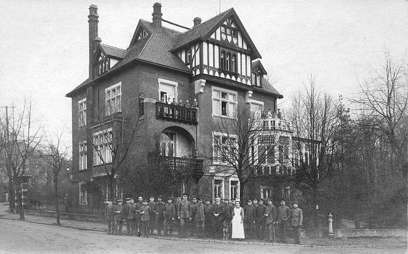 Dostojewskistraße 7 (Parkstraße 7, Hausenstraße 7)