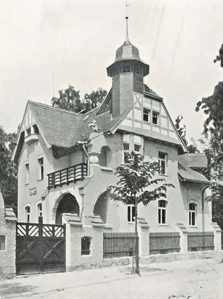 Dostojewskistraße 8 (Parkstraße 8)