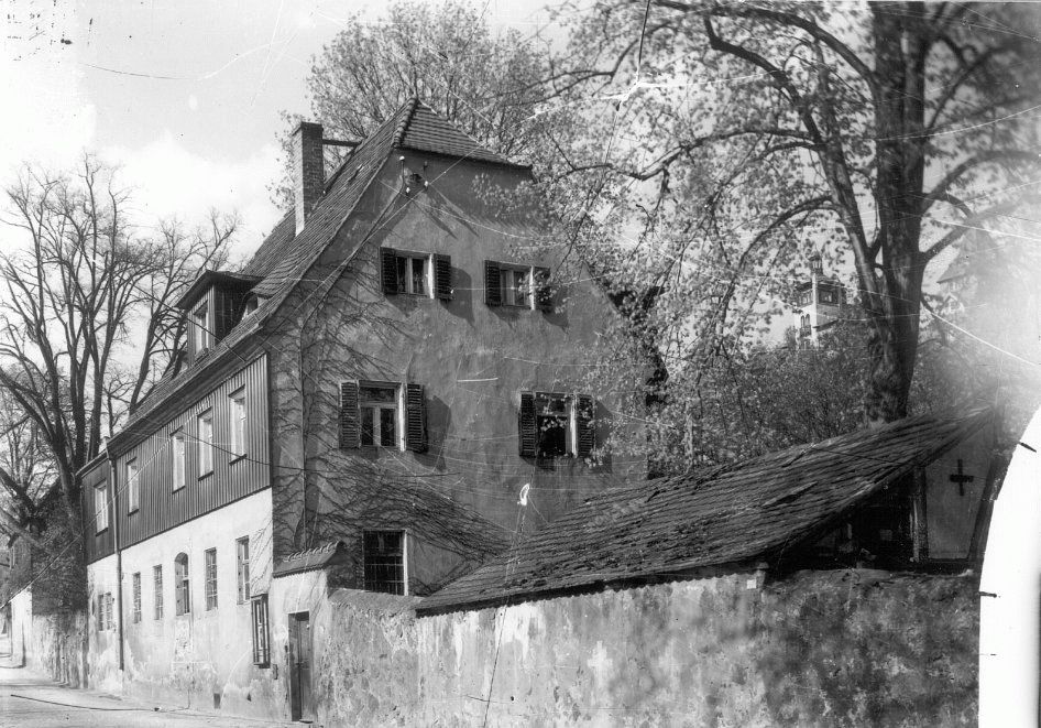 Schillerstraße 16