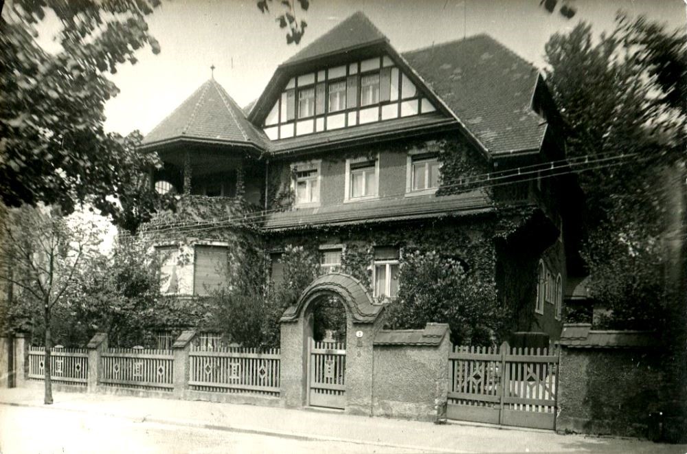 Tolstoistraße 2 (Souchaystraße 2) / Marie-Simon-Straße