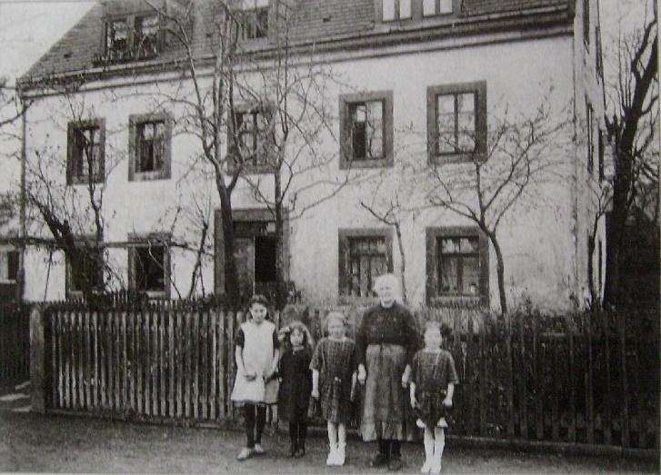 Boderitzer Straße 105 (Leubnitzer Straße 2)