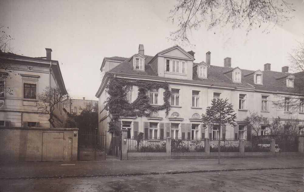 Erna-Berger-Straße 5
