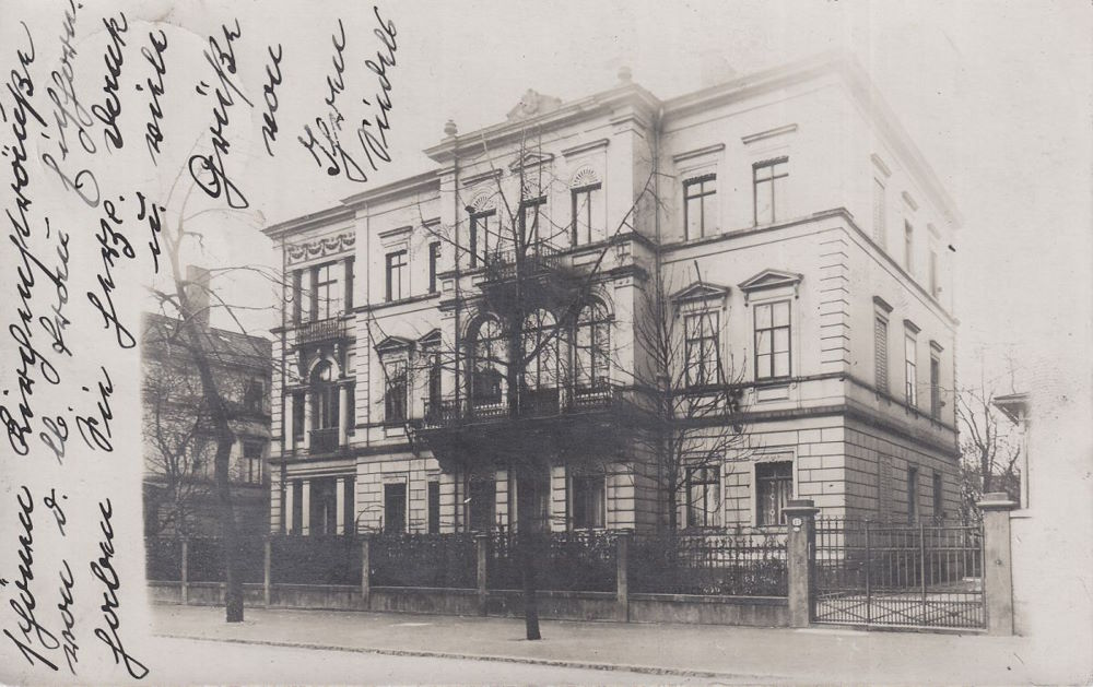 Erna-Berger-Straße 13