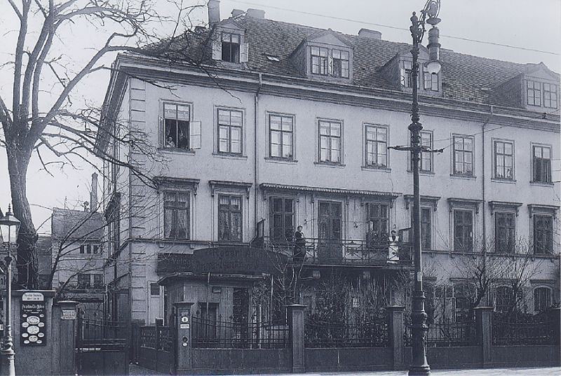 Robert-Blum-Straße 8 (Kaiserstraße 8)