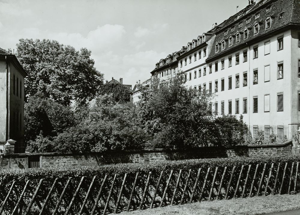 Große Klostergasse 12