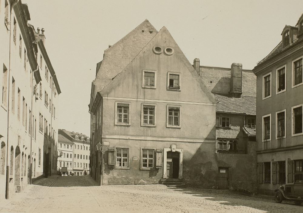 Klosterplatz 2