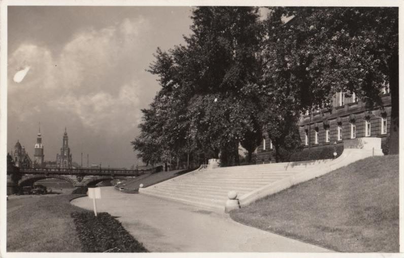 Neues Königsufer