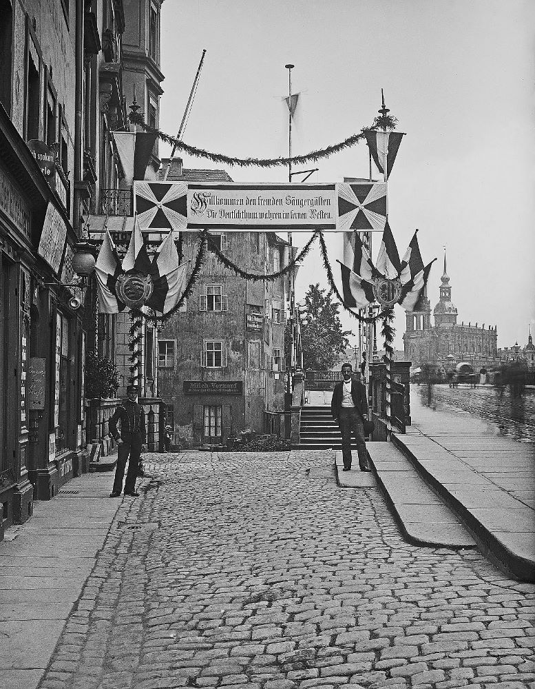 Neustädter Markt 12 (Am Markt 12) / An der Augustusbrücke 3