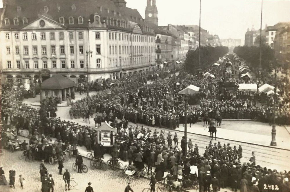 Neustädter Markt - Reichswehr 4. Division 7.11.1923