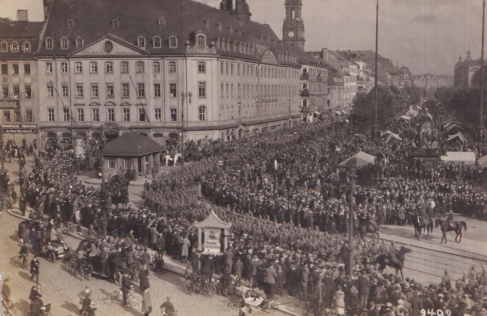 Neustädter Markt - Reichswehr 4. Division 7.11.1923