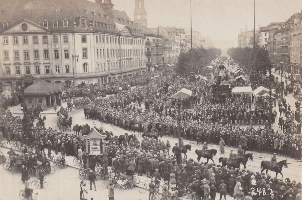 Neustädter Markt - Reichswehr 4. Division 7.11.1923