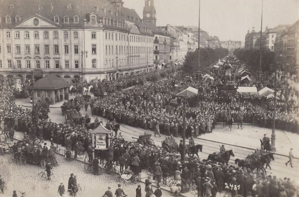 Neustädter Markt - Reichswehr 4. Division 7.11.1923