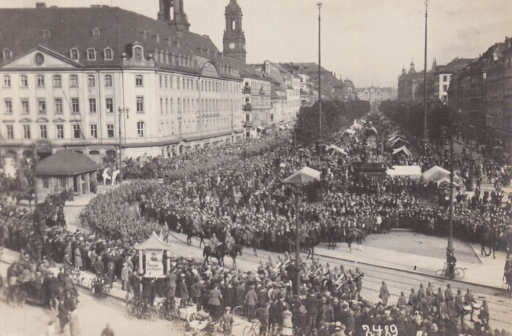 Neustädter Markt - Reichswehr 4. Division 7.11.1923