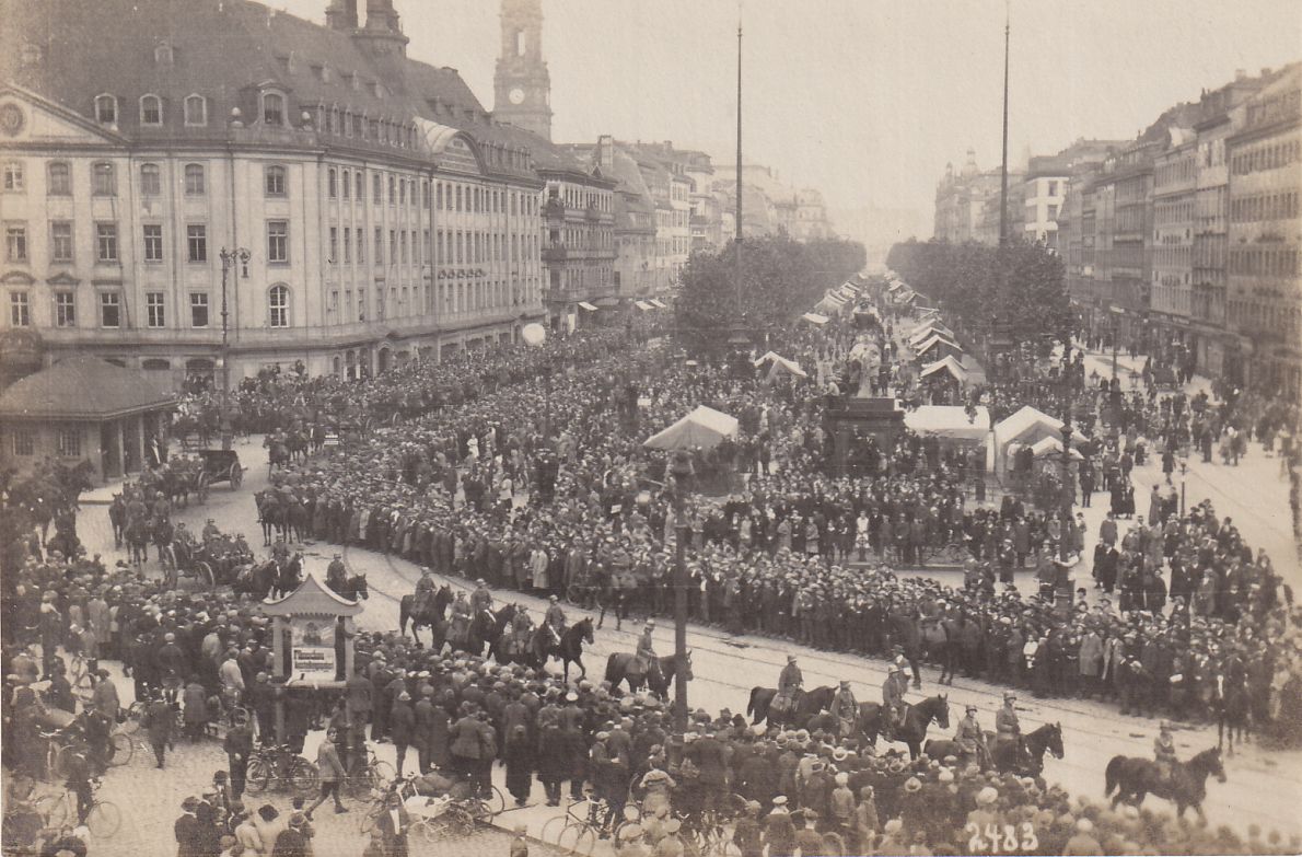 Neustädter Markt - Reichswehr 4. Division 7.11.1923