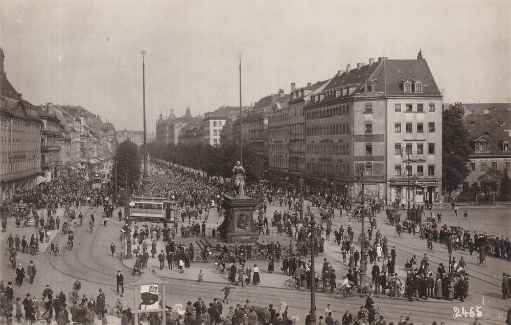 Neustädter Markt - großer Wachaufzug der Blockhauswache 29.9.1923
