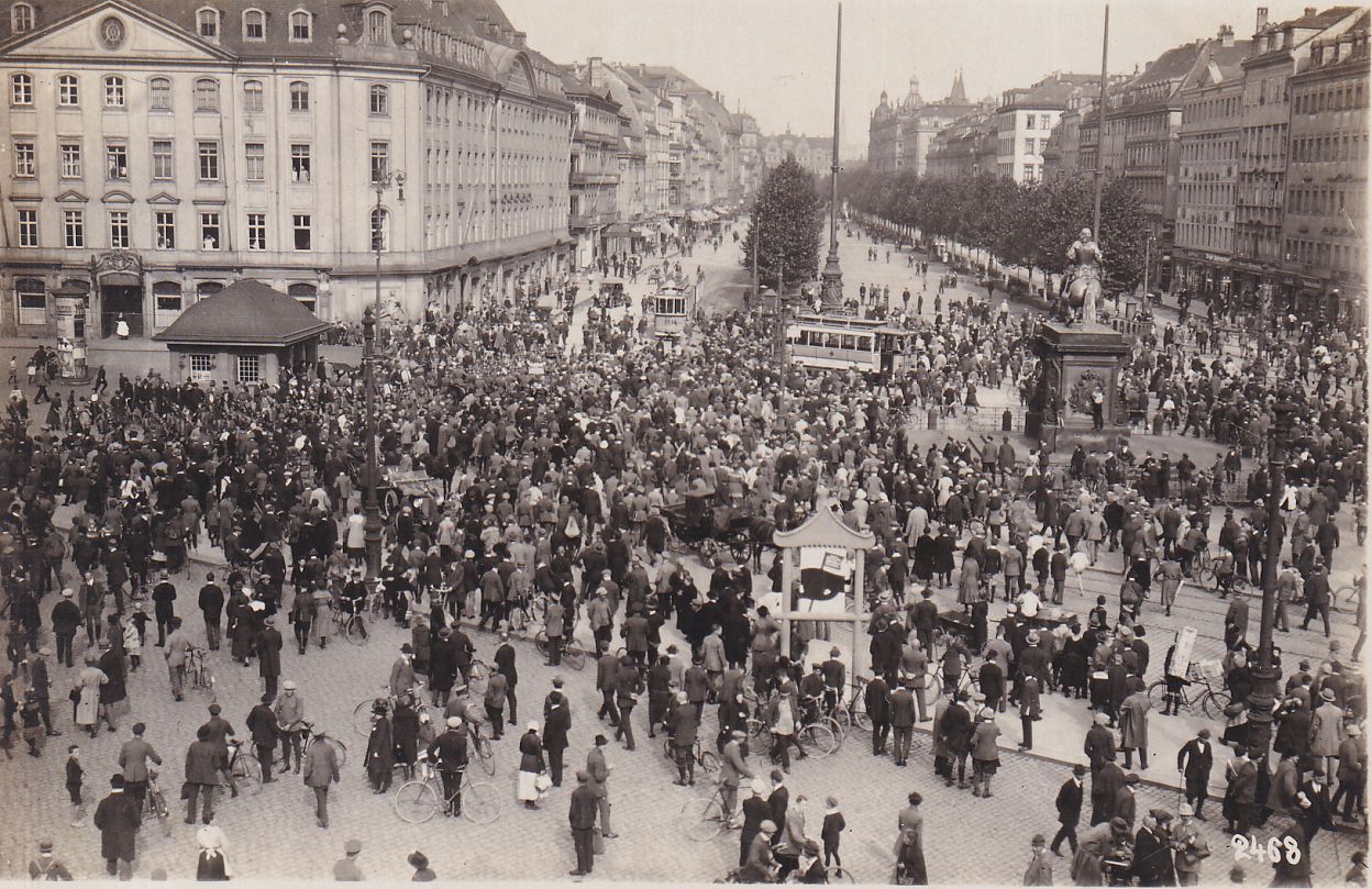 Neustädter Markt - großer Wachaufzug der Blockhauswache 29.9.1923