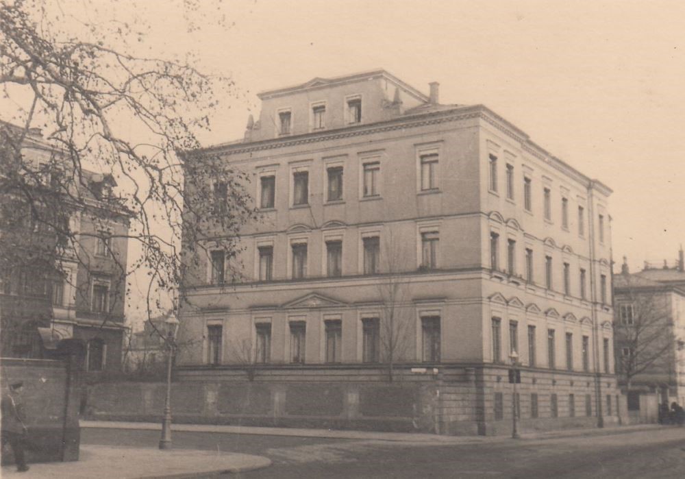 Weintraubenstraße 2 / Carusufer (Wasserstraße)