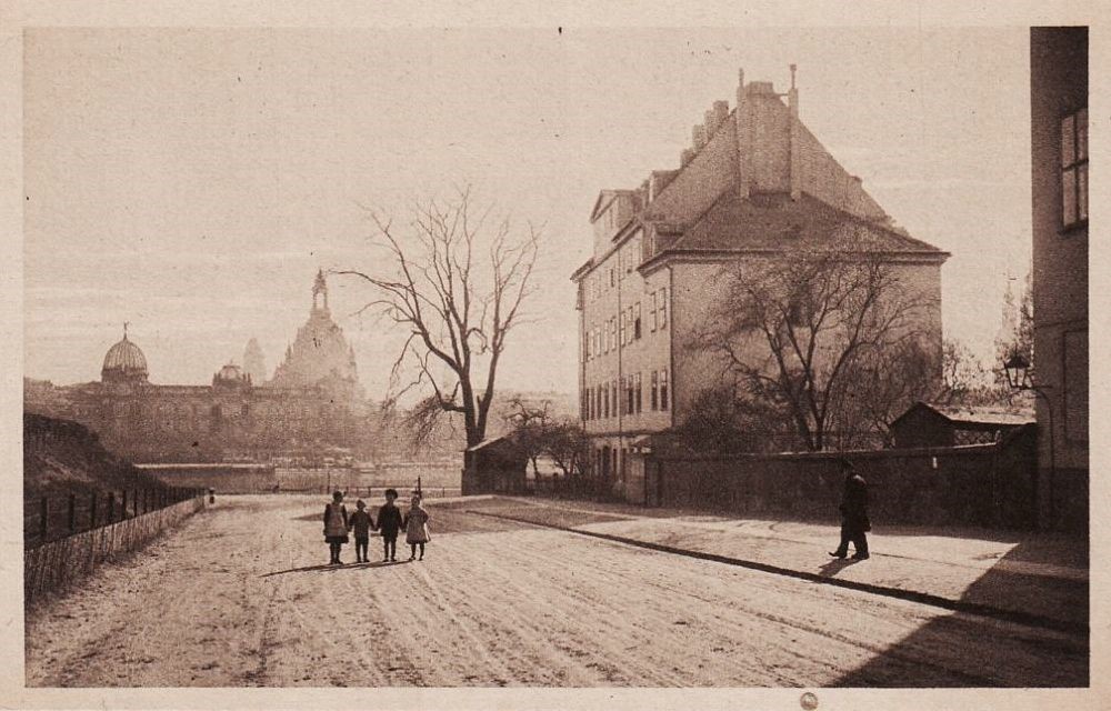 Wiesentorstraße 1
