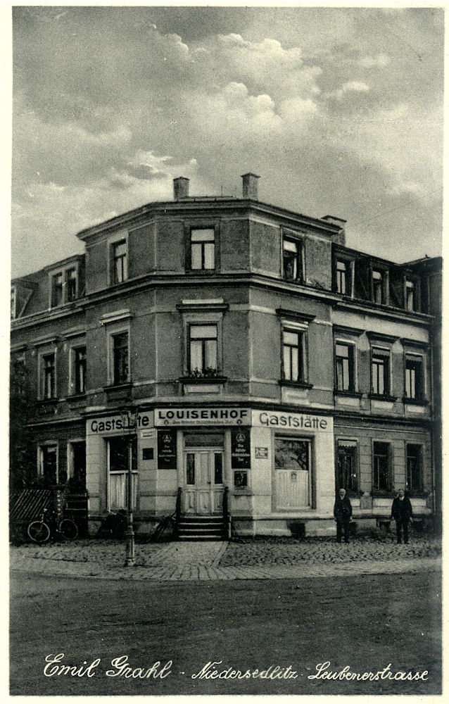 Reisstraße 14 (Leubener Straße 14) / Pfarrer-Schneider-Straße (Kirchstraße)