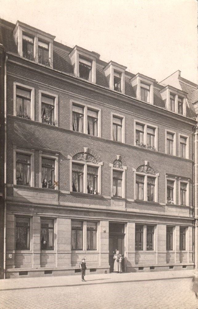 Hallesche Straße 11