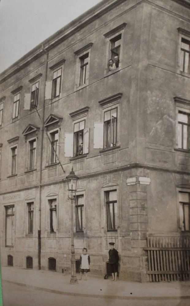 Robert-Matzke-Straße 27 (Moltkestraße 27) / Arno-Lade-Straße (Yorkstraße)