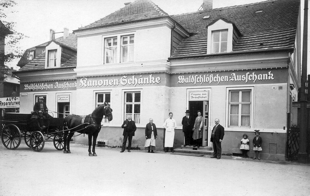 Weinböhlaer Straße 11 (Kanonenstraße 11) / Pestalozziplatz