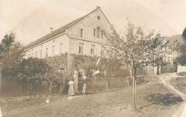 Dorfplatz 2