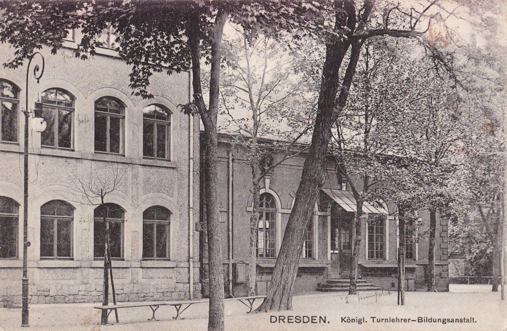 Carusstraße 30 (Carusstraße 1)