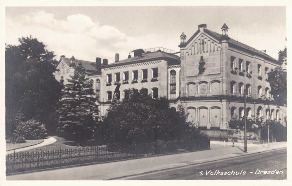 Pestalozzistraße 2