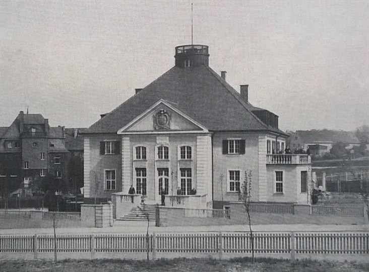 Mommsenstraße 11