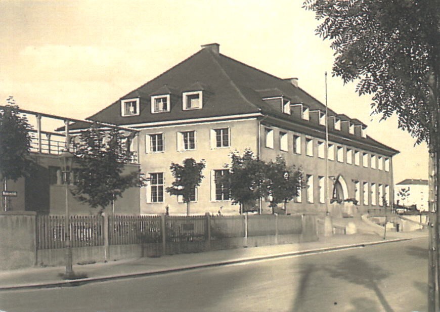 Mommsenstraße 13