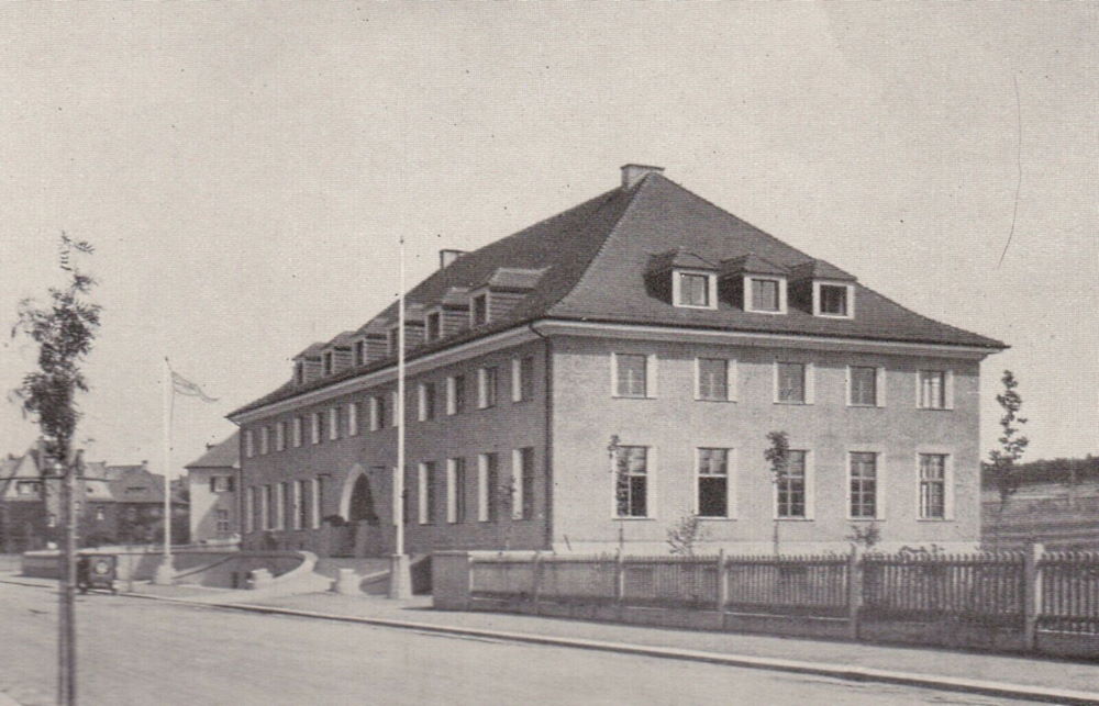 Mommsenstraße 13