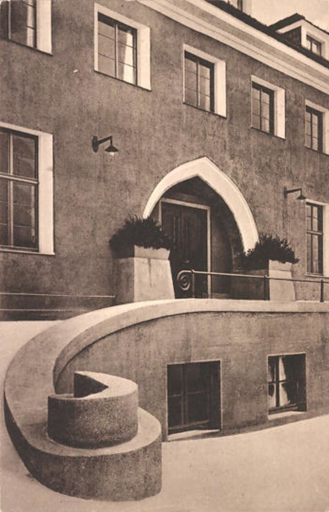 Mommsenstraße 13
