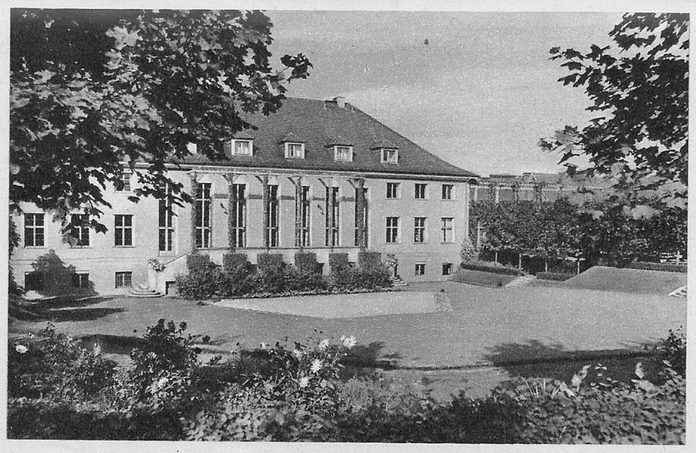 Mommsenstraße 13