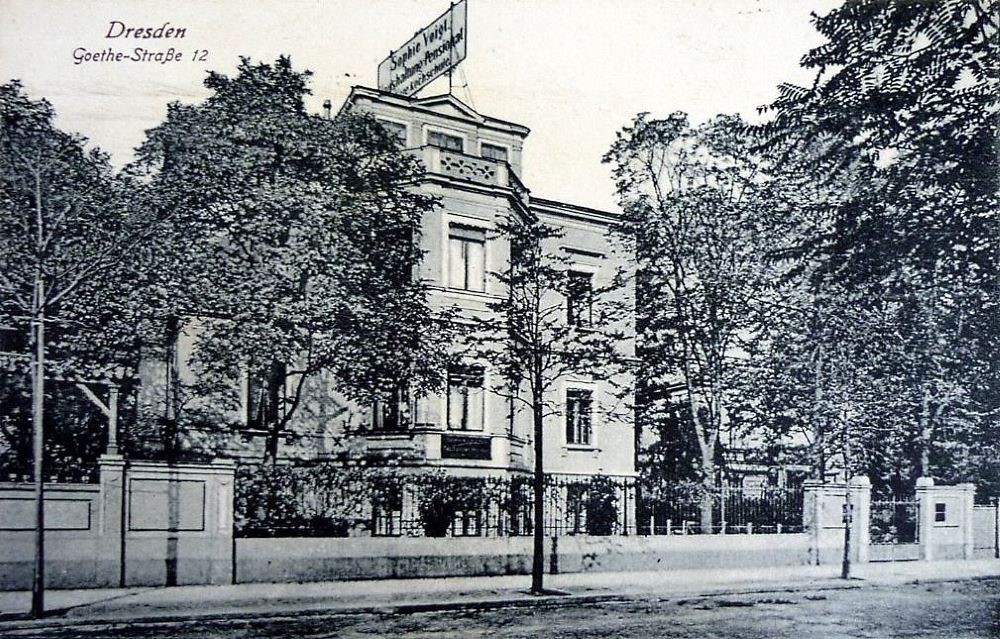 Gret-Palucca-Straße 12