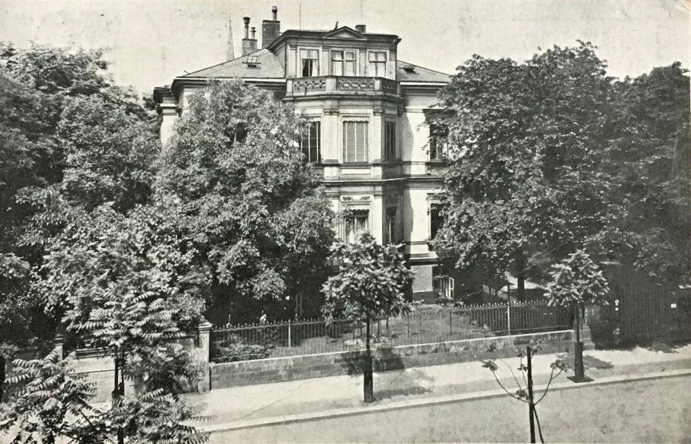 Gret-Palucca-Straße 12