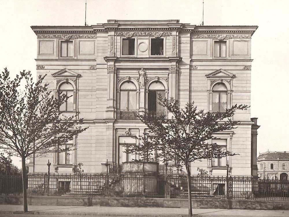 Gret-Palucca-Straße 1
