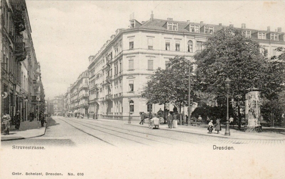 Moltkeplatz 1 / Struvestraße
