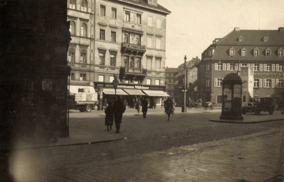 Waisenhausstraße 1