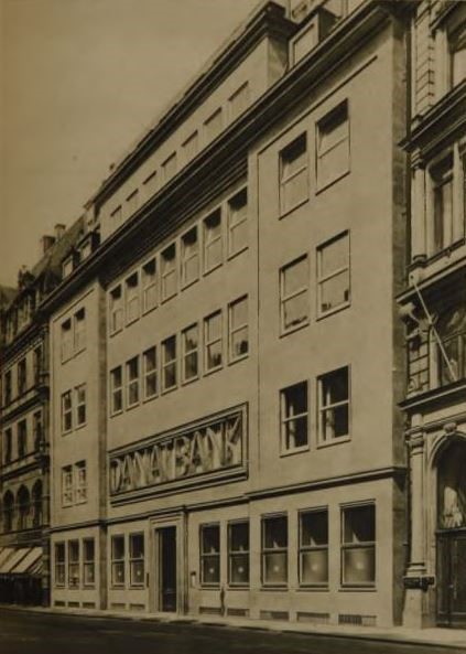 Waisenhausstraße 19