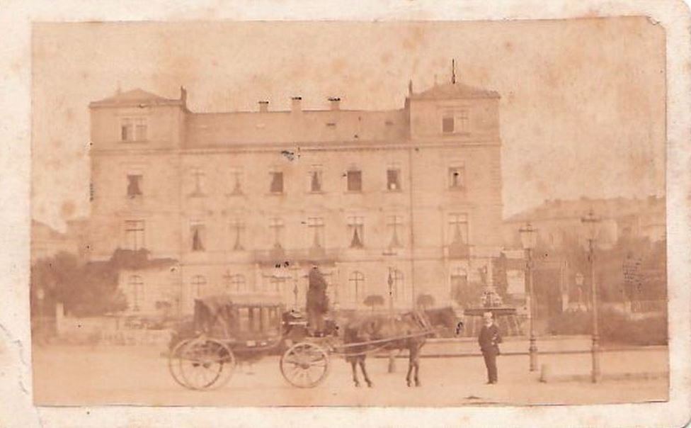 Wiener Platz 4