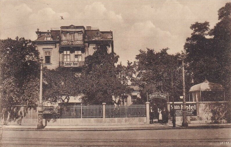 Carolastraße 15 / Wiener Platz