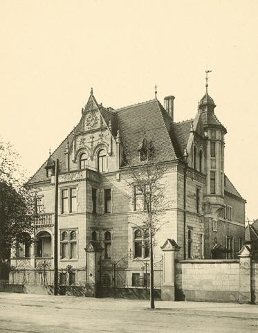 Lennéplatz (Parkstraße 10)