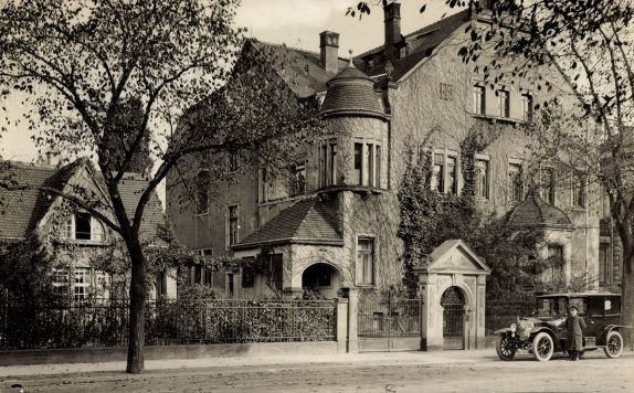 Gerhart-Hauptmann-Straße 1