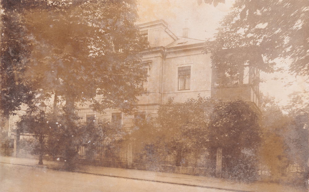 August-Bebel-Straße 4 (-1918 Residenzstraße 14)