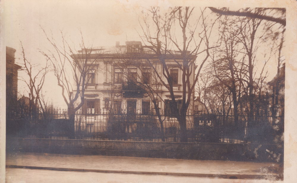 August-Bebel-Straße 16 (-1918 Residenzstraße 26)