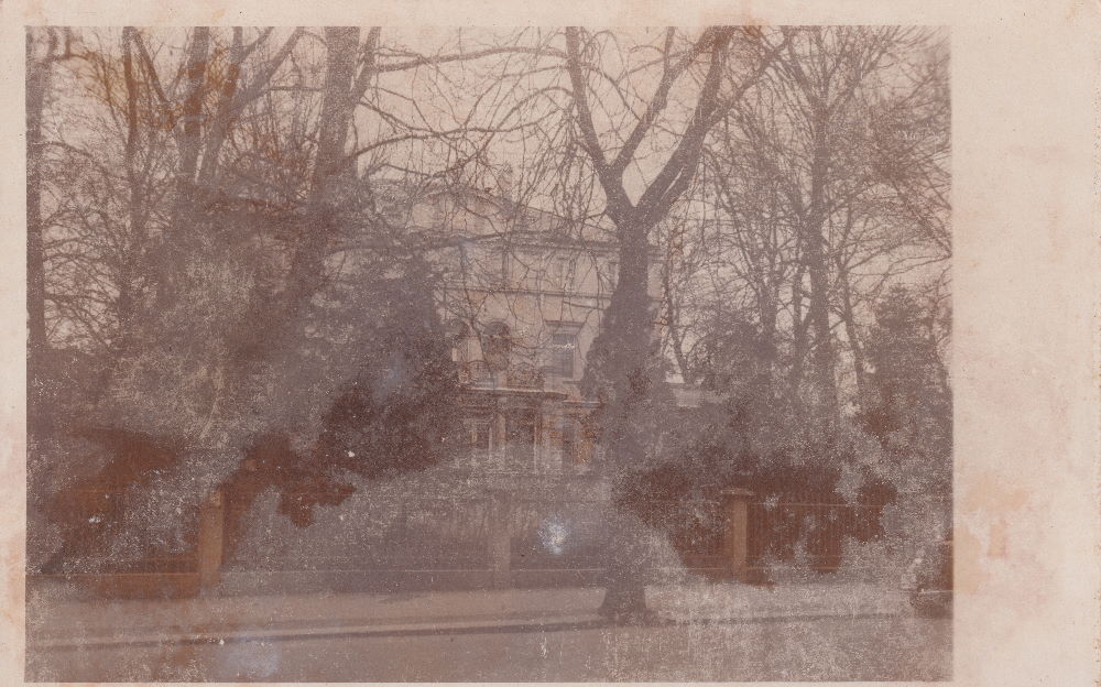 August-Bebel-Straße 46 (-1918 Residenzstraße 50)