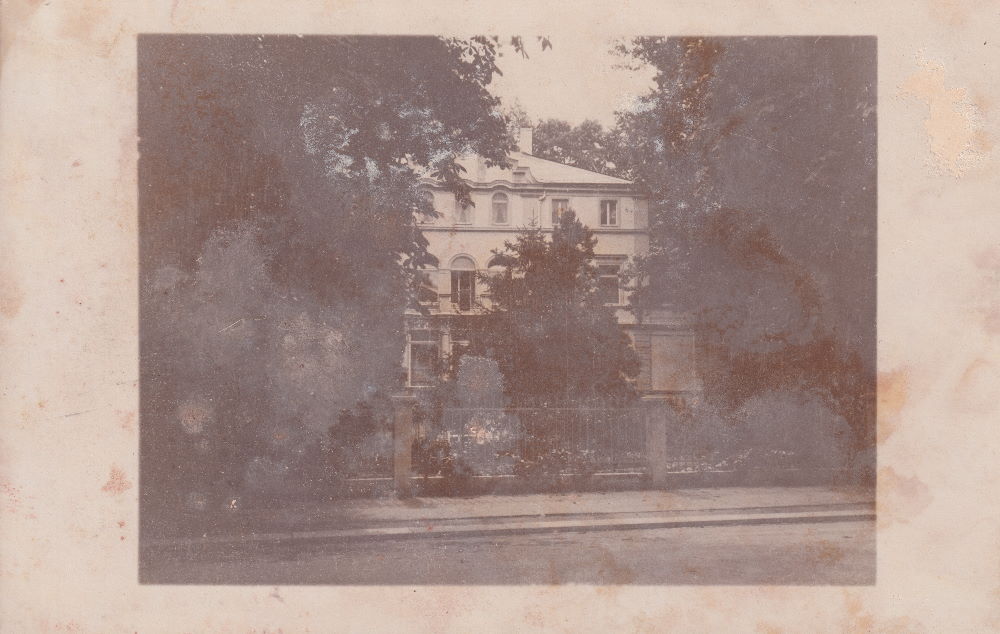August-Bebel-Straße 46 (-1918 Residenzstraße 50)