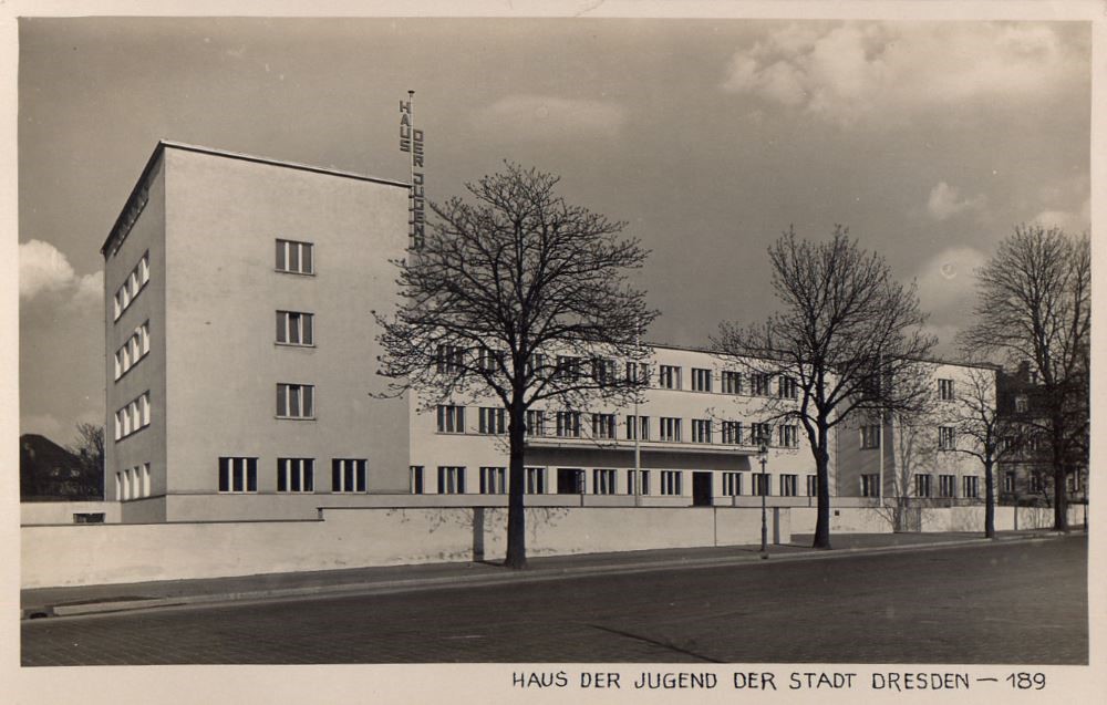 Strehlener Platz 1 (Horst-Wessel-Platz 1)