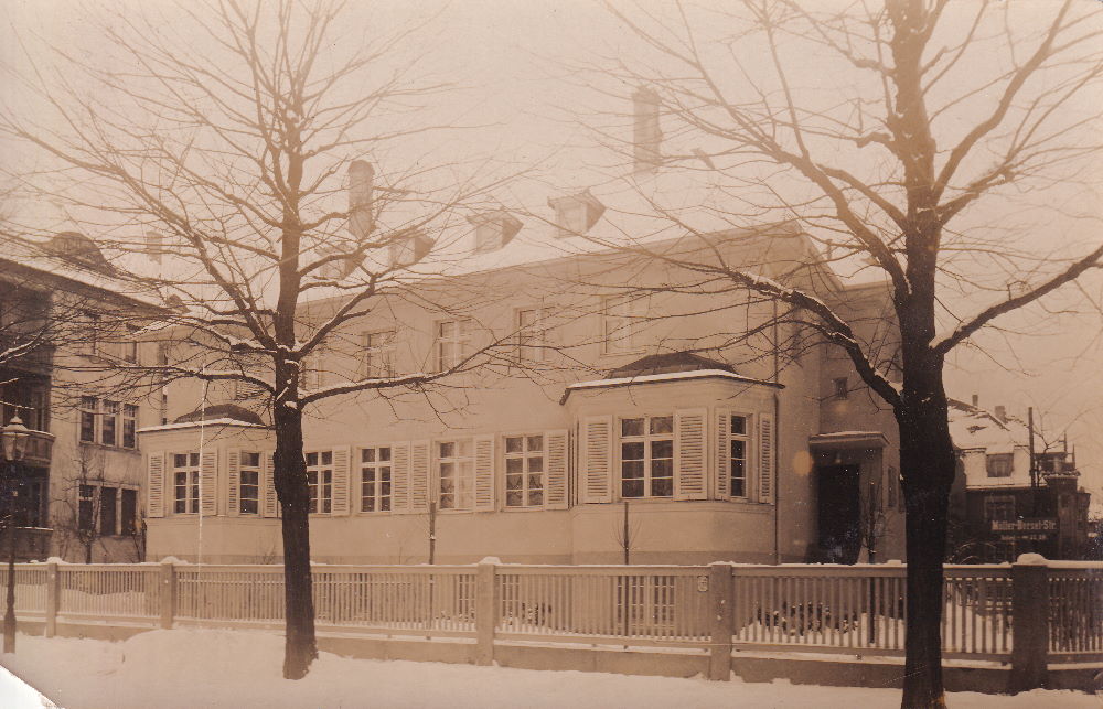 Mansfelder Straße 16 (Arnstädtstraße 16) / Müller-Berset-Straße